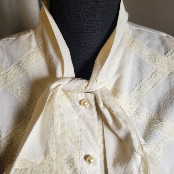 VINTAGE LADY ALEXIS COTTON BLEND VICTORIAN STYLE RUFFLE PUFF SLEEVE BLOUSE - Picture 2 of 10